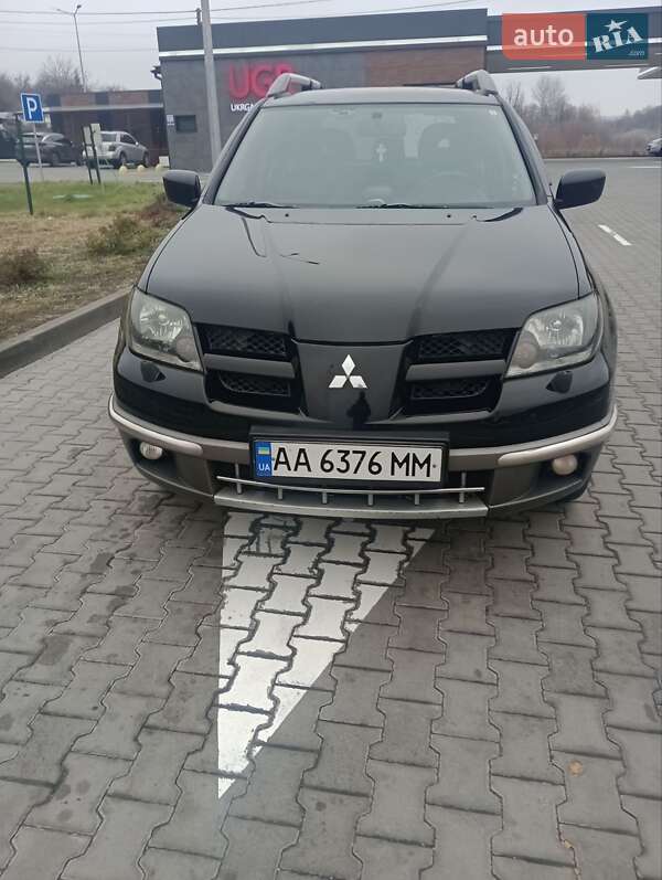 Внедорожник / Кроссовер Mitsubishi Outlander 2003 в Лубнах Внедорожник / Кроссовер Mitsubishi Outlander 2003 в Лубнах