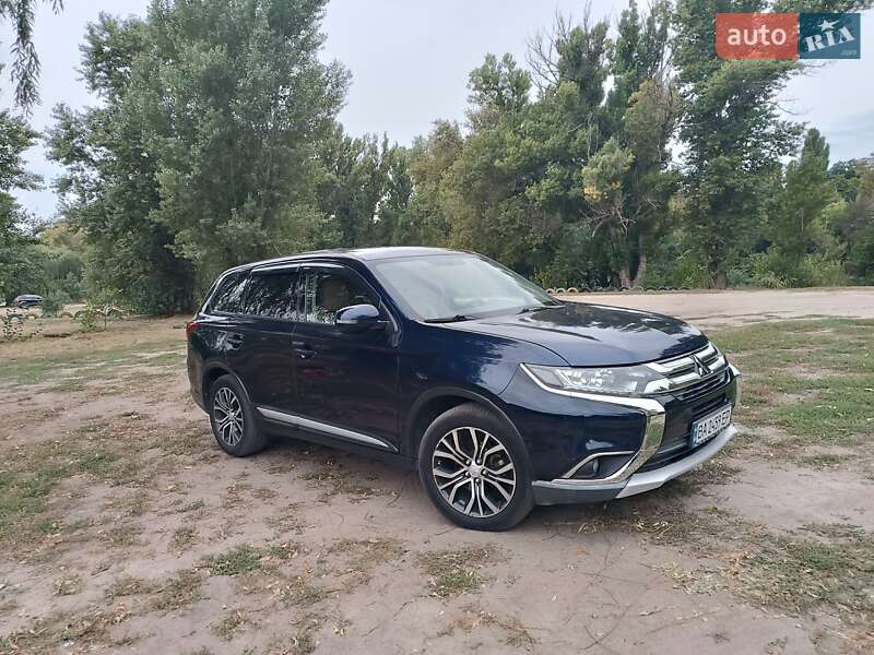 Внедорожник / Кроссовер Mitsubishi Outlander 2015 в Кропивницком Внедорожник / Кроссовер Mitsubishi Outlander 2015 в Кропивницком