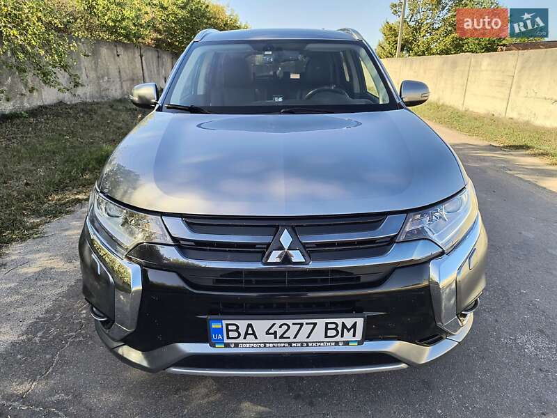 Позашляховик / Кросовер Mitsubishi Outlander 2016 в Кропивницькому