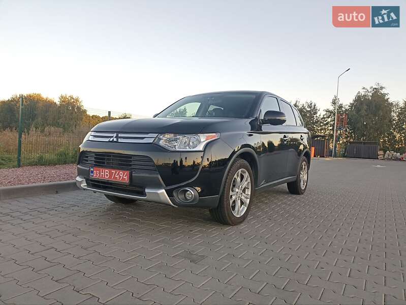 Позашляховик / Кросовер Mitsubishi Outlander 2015 в Житомирі