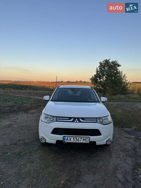 Позашляховик / Кросовер Mitsubishi Outlander 2013 в Валках