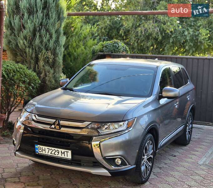 Внедорожник / Кроссовер Mitsubishi Outlander 2017 в Запорожье