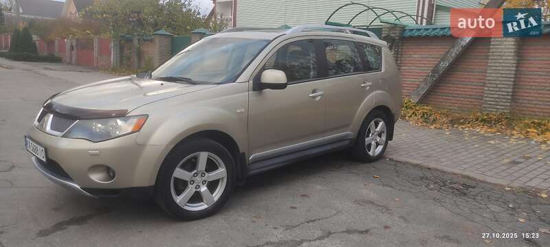 Внедорожник / Кроссовер Mitsubishi Outlander 2010 в Киеве