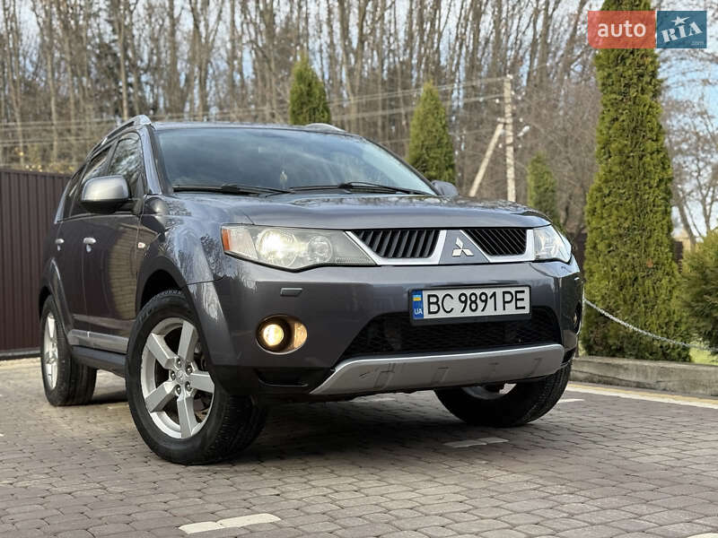 Внедорожник / Кроссовер Mitsubishi Outlander 2009 в Косове