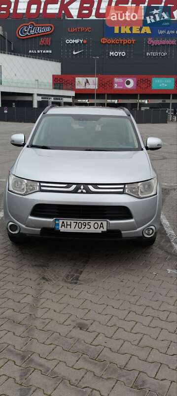 Внедорожник / Кроссовер Mitsubishi Outlander 2013 в Киеве