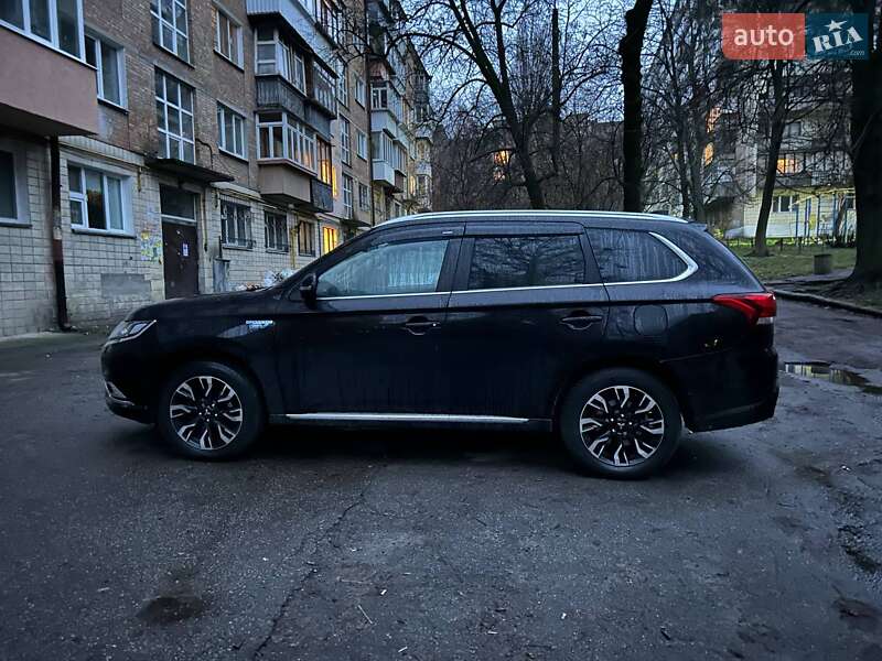 Внедорожник / Кроссовер Mitsubishi Outlander 2018 в Киеве Внедорожник / Кроссовер Mitsubishi Outlander 2018 в Киеве