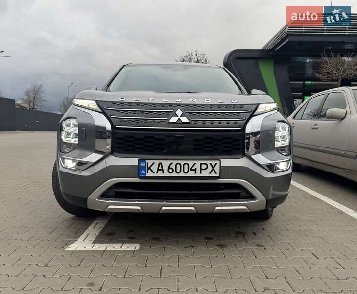 Внедорожник / Кроссовер Mitsubishi Outlander 2021 в Киеве