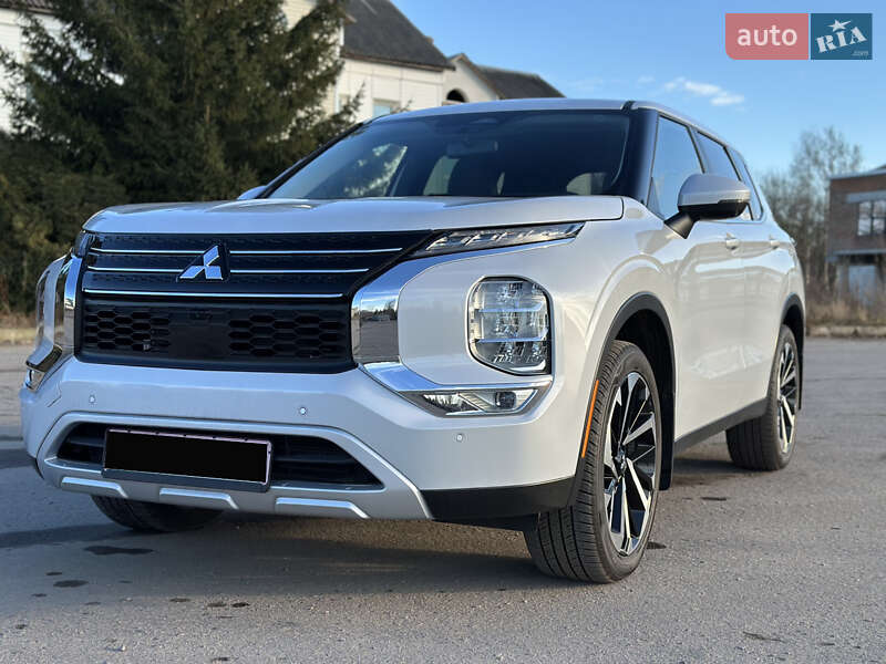 Внедорожник / Кроссовер Mitsubishi Outlander 2022 в Ровно