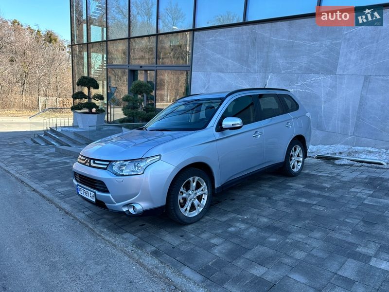 Внедорожник / Кроссовер Mitsubishi Outlander 2012 в Киеве