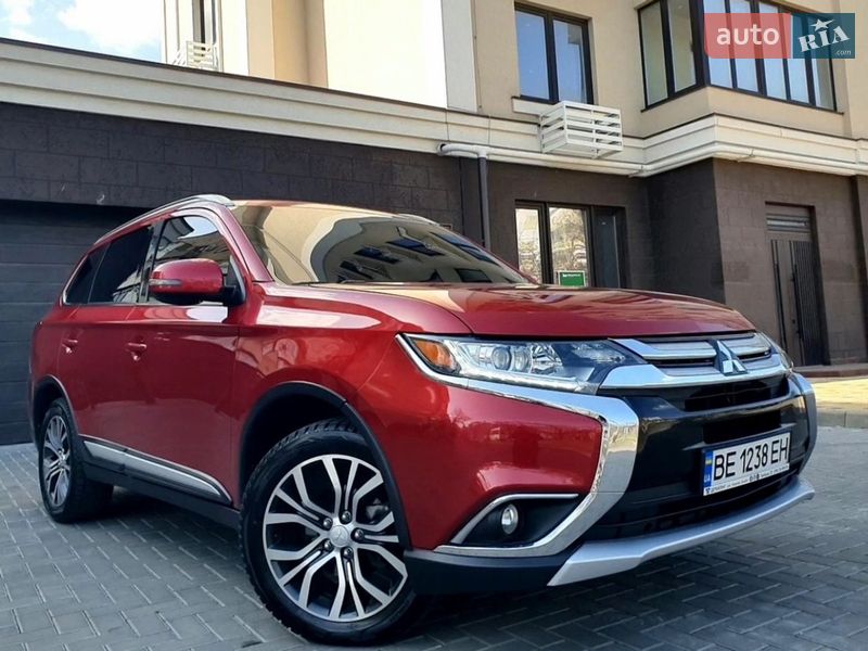 Внедорожник / Кроссовер Mitsubishi Outlander 2017 в Николаеве