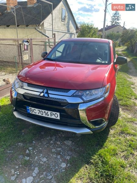 Внедорожник / Кроссовер Mitsubishi Outlander 2018 в Львове