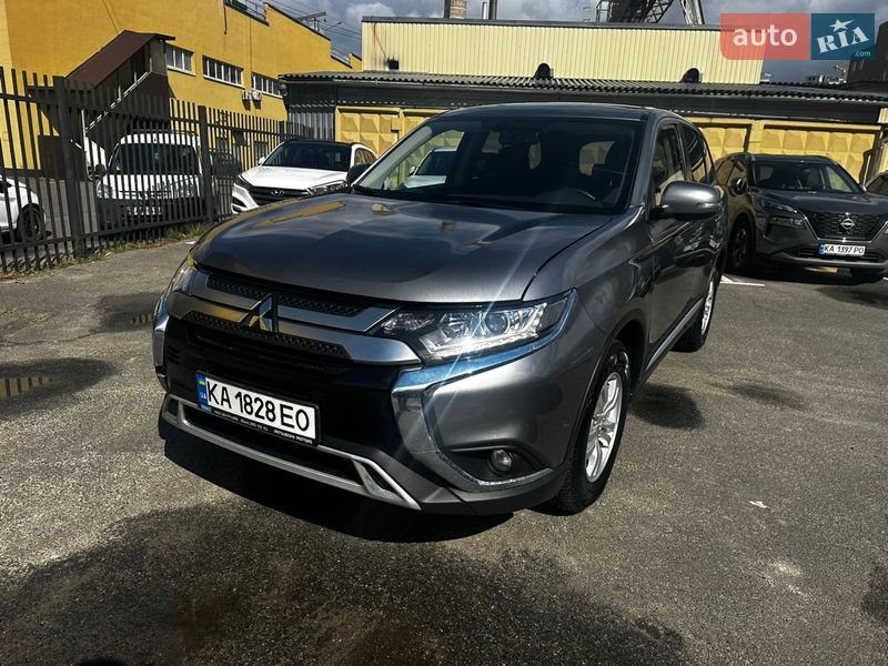 Внедорожник / Кроссовер Mitsubishi Outlander 2021 в Киеве