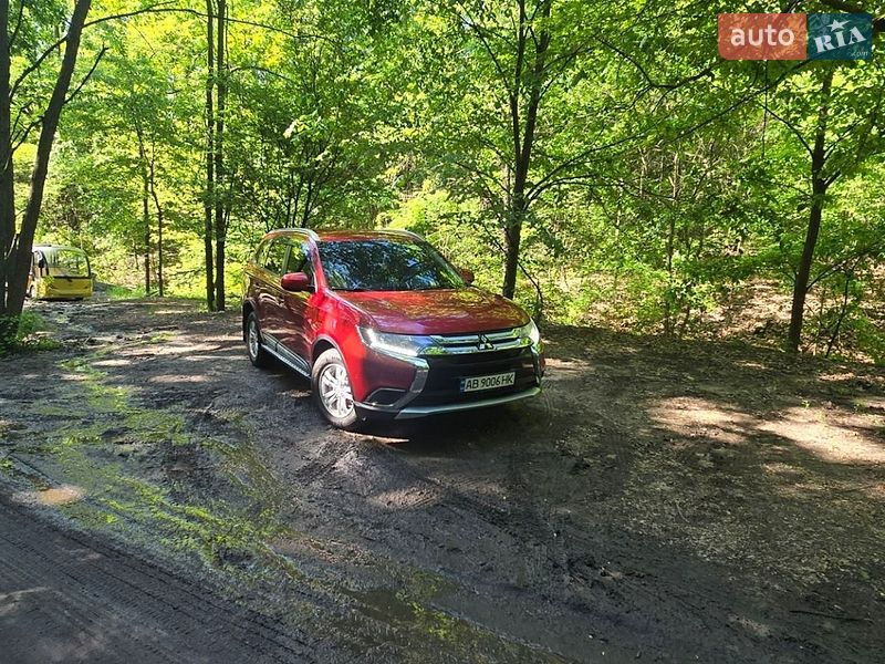 Внедорожник / Кроссовер Mitsubishi Outlander 2015 в Киеве