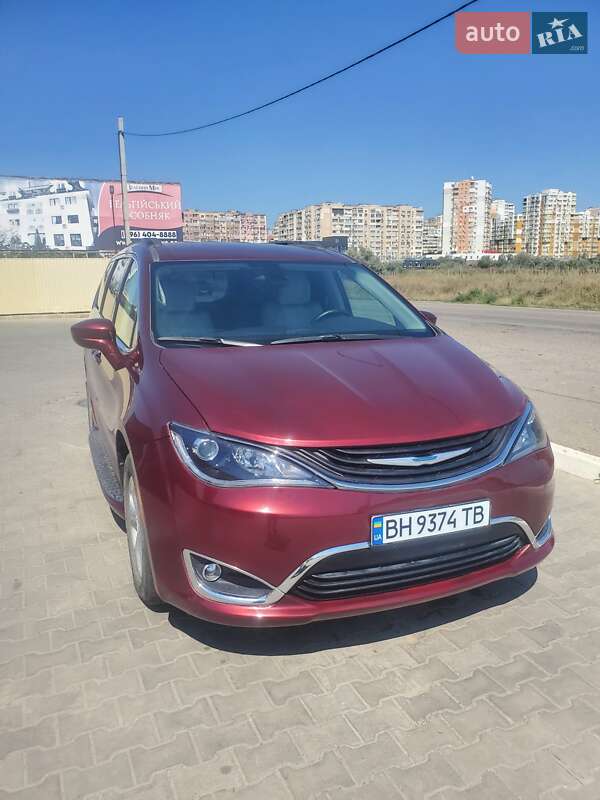 Минивэн Chrysler Pacifica 2017 в Одессе