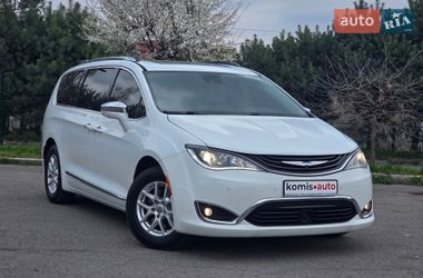 Минивэн Chrysler Pacifica 2017 в Хмельницком