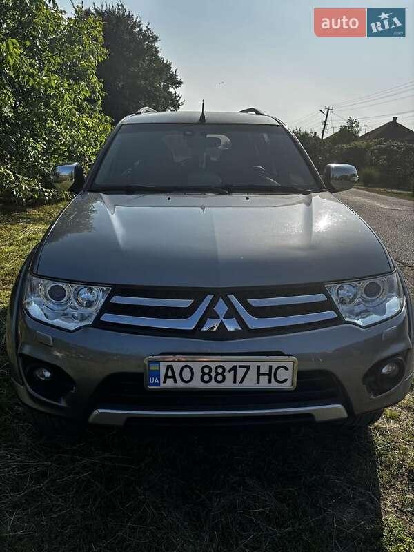 Внедорожник / Кроссовер Mitsubishi Pajero Sport 2015 в Виноградове