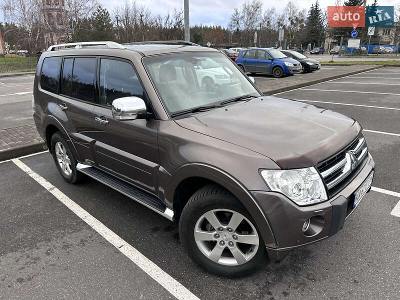 Внедорожник / Кроссовер Mitsubishi Pajero Wagon 2011 в Киеве