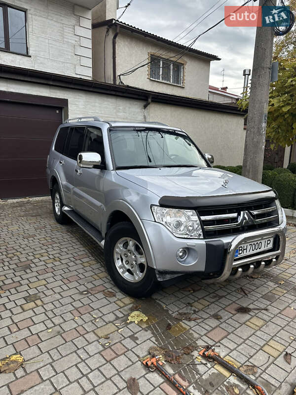 Внедорожник / Кроссовер Mitsubishi Pajero 2008 в Одессе