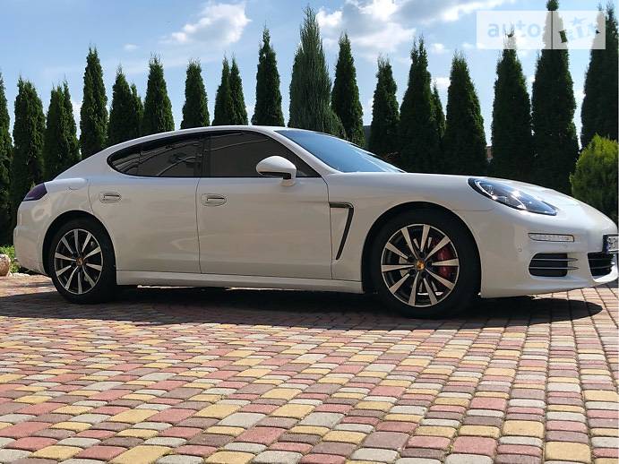 Седан Porsche Panamera 2015 в Хусте