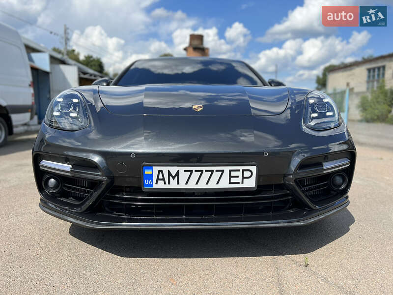 Фастбэк Porsche Panamera 2017 в Житомире