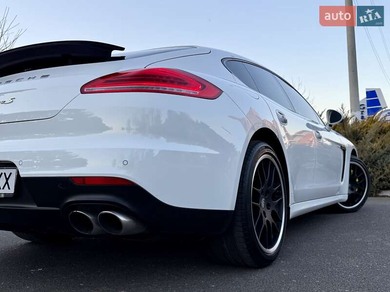 Фастбэк Porsche Panamera 2013 в Одессе