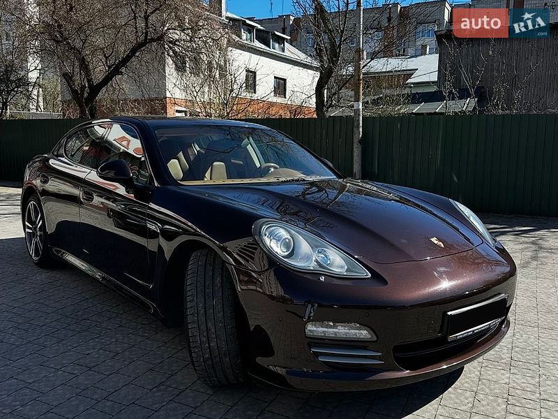 Фастбек Porsche Panamera 2012 в Львові