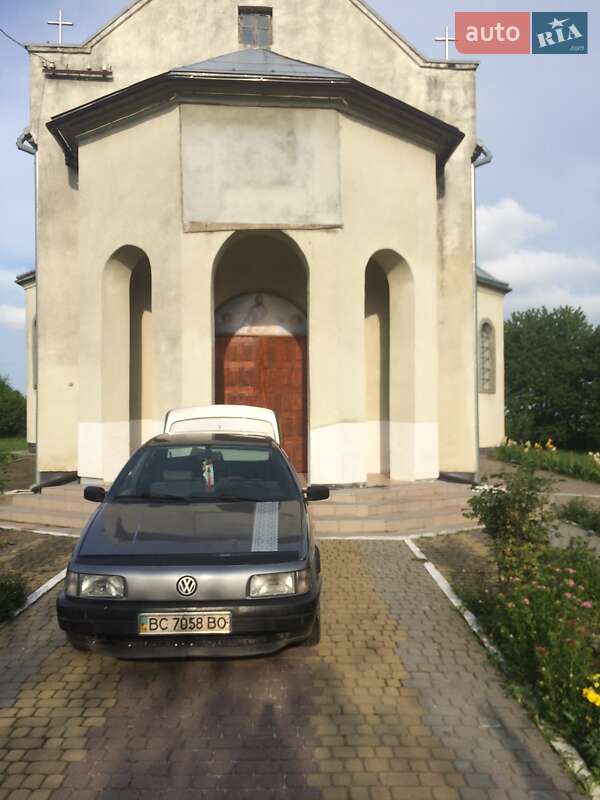 Седан Volkswagen Passat 1993 в Львове Седан Volkswagen Passat 1993 в Львове