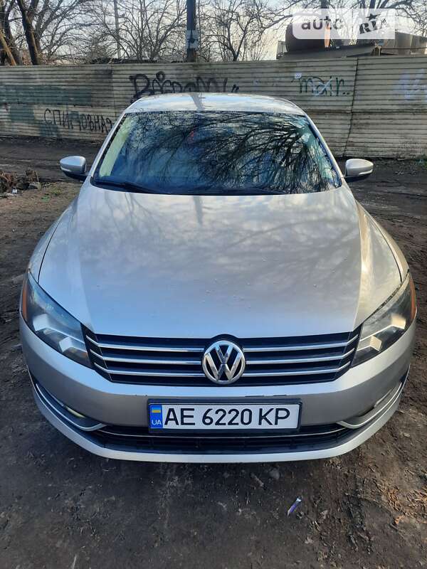 Седан Volkswagen Passat 2012 в Днепре Седан Volkswagen Passat 2012 в Днепре