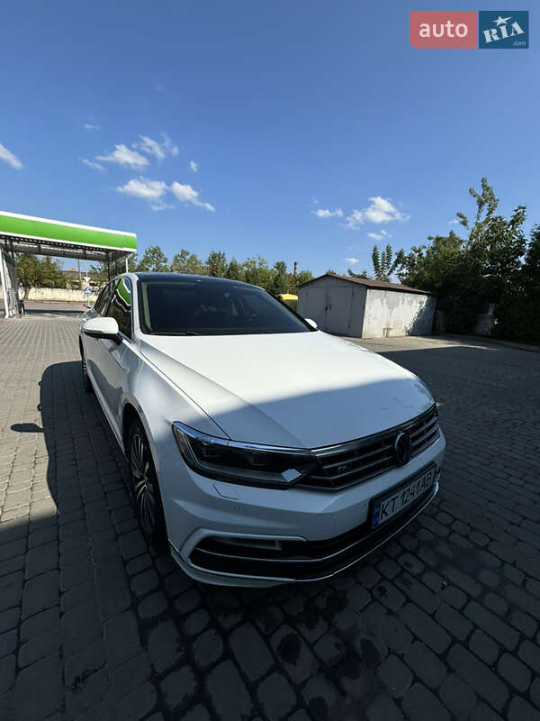 Седан Volkswagen Passat 2015 в Ивано-Франковске Седан Volkswagen Passat 2015 в Ивано-Франковске