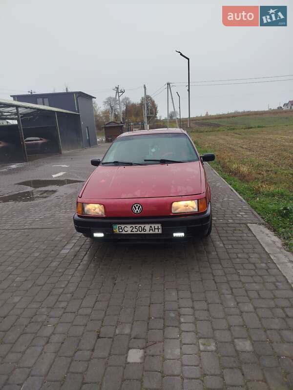 Седан Volkswagen Passat 1990 в Львове