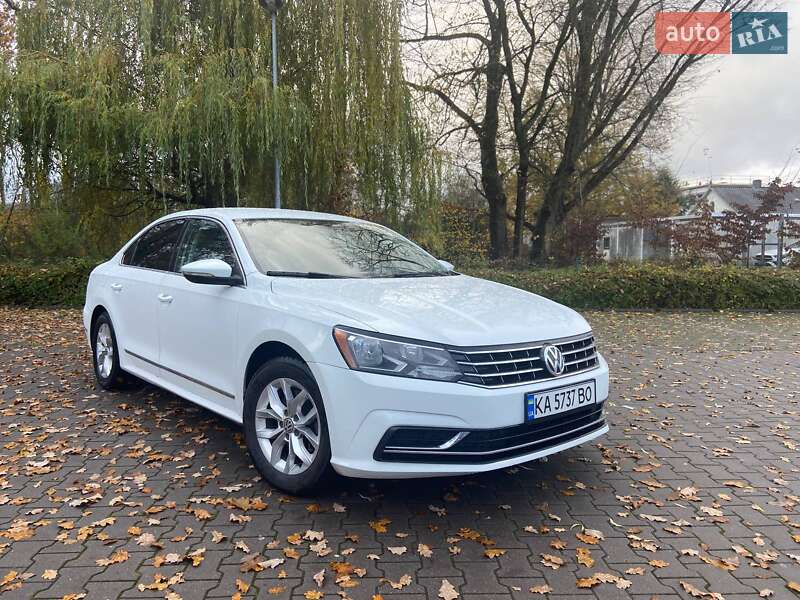 Седан Volkswagen Passat 2016 в Житомире