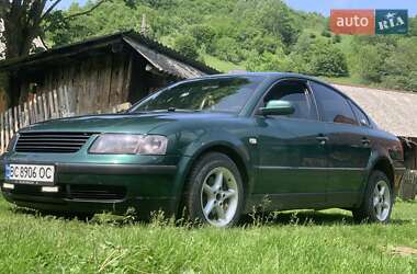 Седан Volkswagen Passat 2000 в Сколе