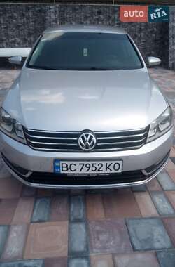 Седан Volkswagen Passat 2013 в Хмельницькому