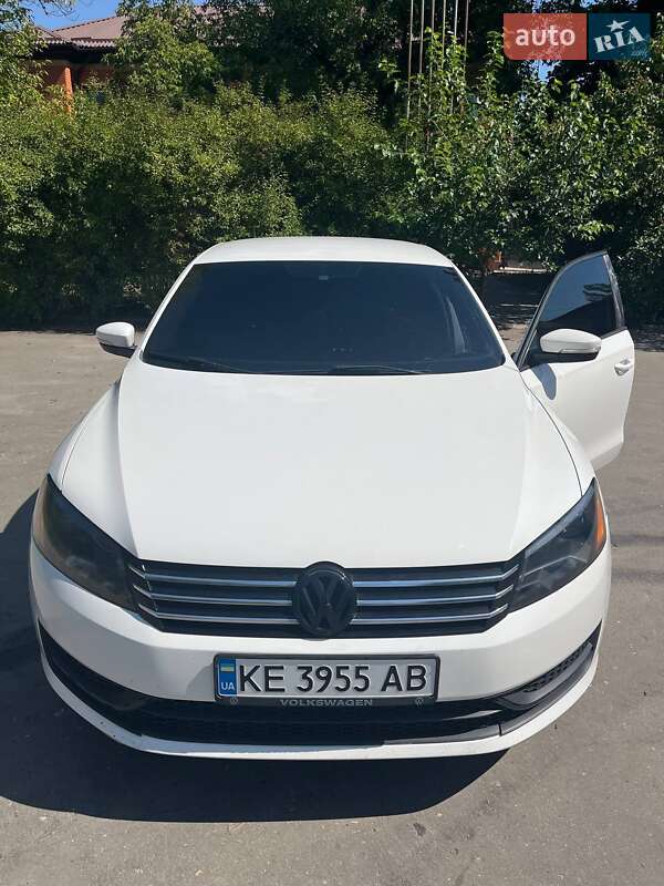 Седан Volkswagen Passat 2014 в Днепре