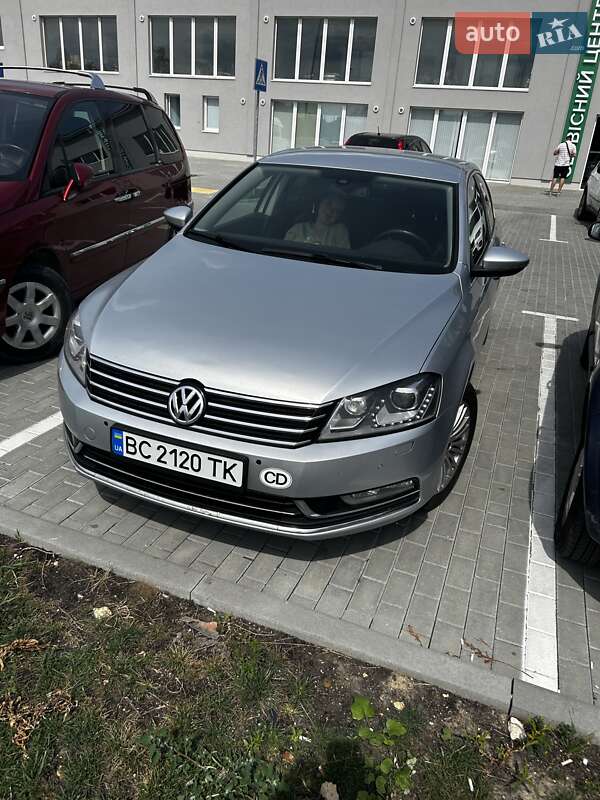 Седан Volkswagen Passat 2012 в Львові