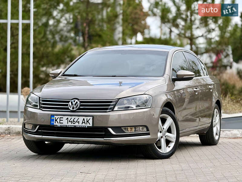 Седан Volkswagen Passat 2011 в Днепре