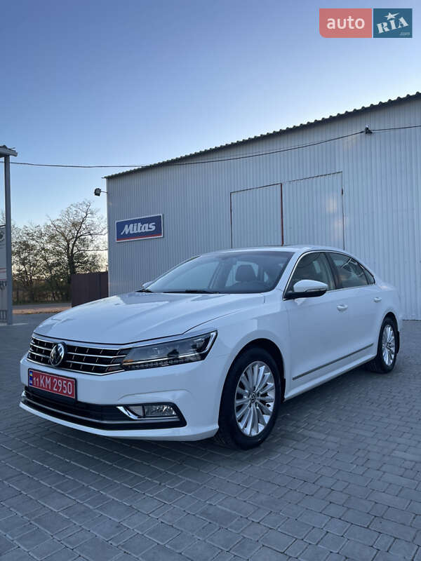 Седан Volkswagen Passat 2016 в Києві