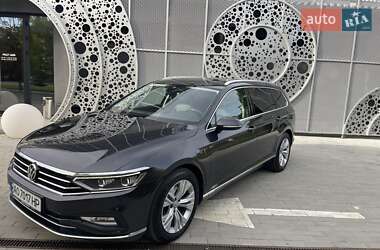 Универсал Volkswagen Passat 2019 в Ужгороде