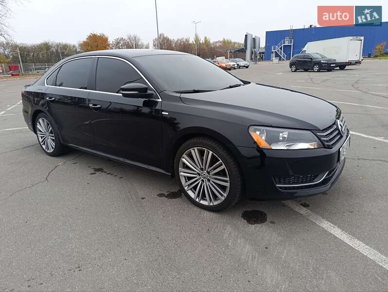 Седан Volkswagen Passat 2013 в Днепре