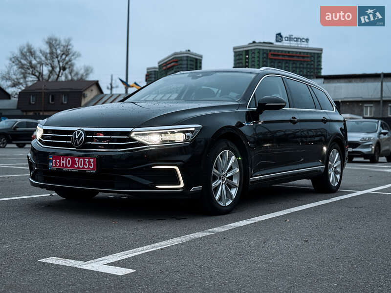 Универсал Volkswagen Passat 2021 в Киеве