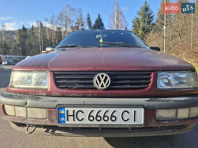 Седан Volkswagen Passat 1994 в Стрые
