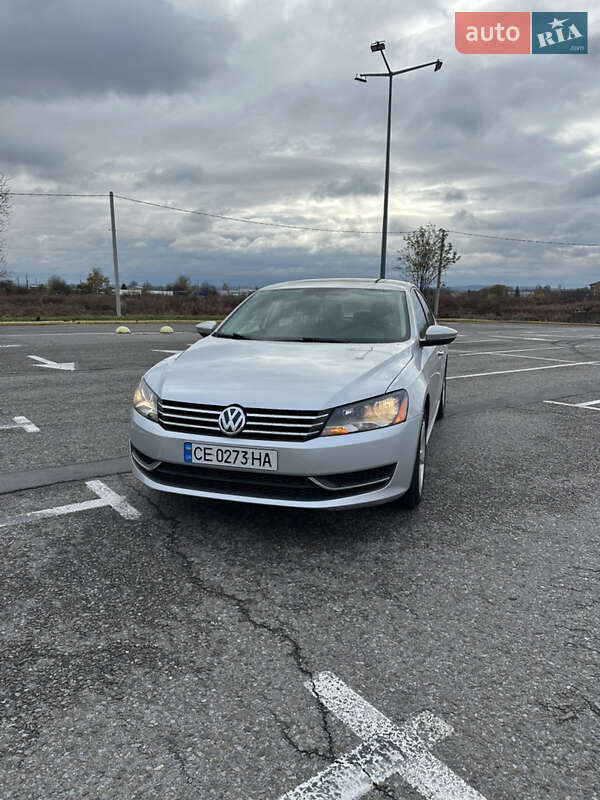 Седан Volkswagen Passat 2012 в Черновцах