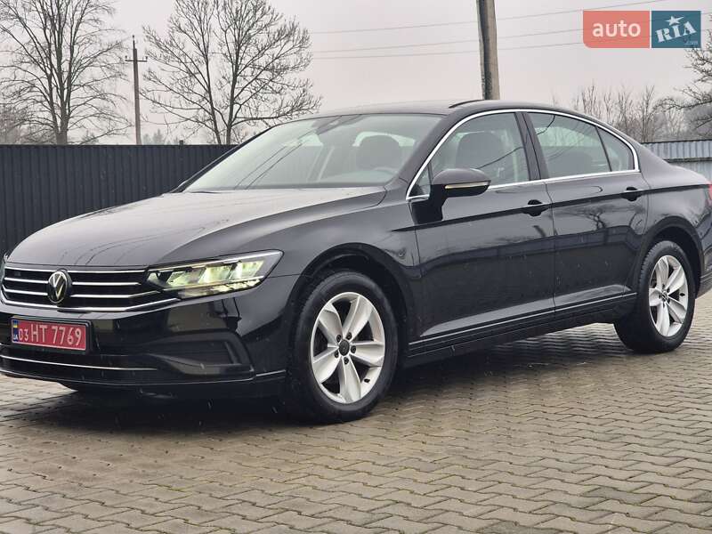 Седан Volkswagen Passat 2022 в Стрые