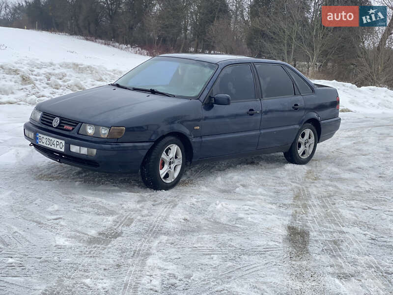 Седан Volkswagen Passat 1995 в Львове