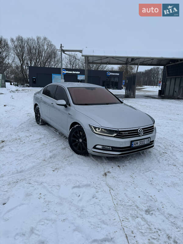 Седан Volkswagen Passat 2015 в Звягеле