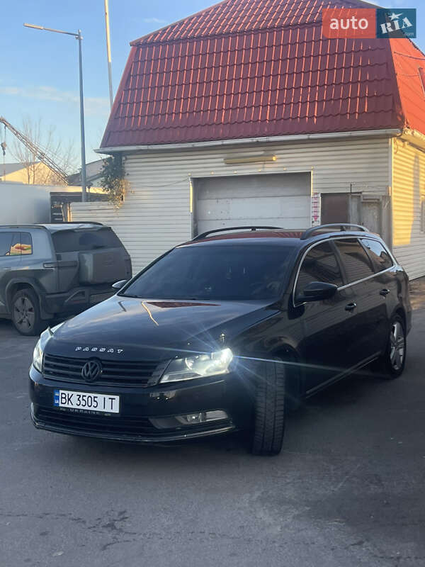Универсал Volkswagen Passat 2011 в Киеве
