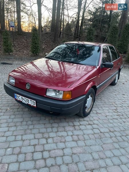 Седан Volkswagen Passat 1988 в Дрогобыче Седан Volkswagen Passat 1988 в Дрогобыче
