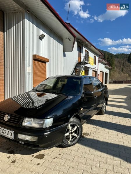 Седан Volkswagen Passat 1994 в Верховине