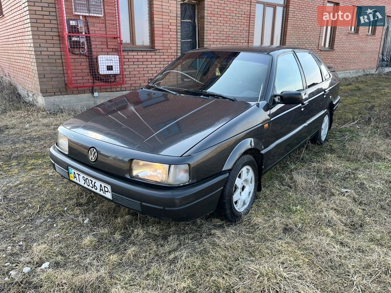 Седан Volkswagen Passat 1990 в Теофиполе