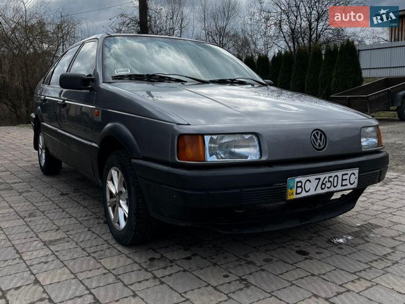 Седан Volkswagen Passat 1991 в Болехове